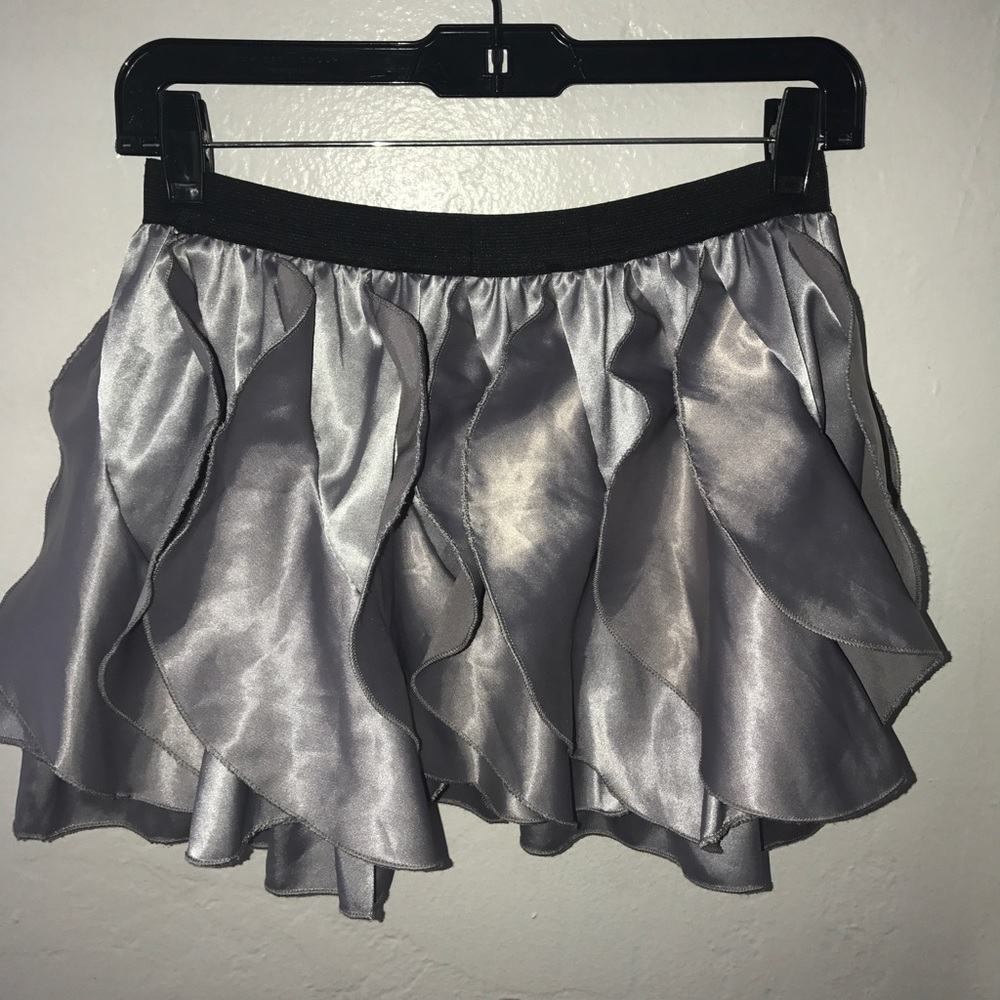 Frilly short skirt
